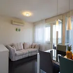 Khaleesi With Sea View Apartamento Split
