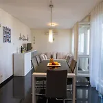 Khaleesi With Sea View Apartamento Split