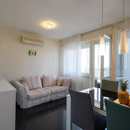 Khaleesi With Sea View Apartment Split