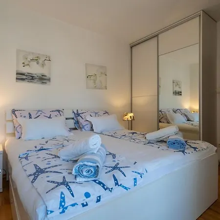 Apartman Khaleesi With Sea View
