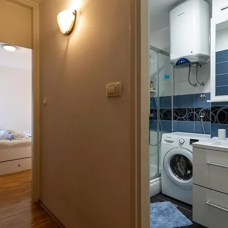 Khaleesi With Sea View *