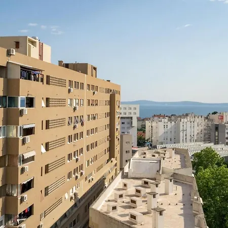 Khaleesi With Sea View Apartment