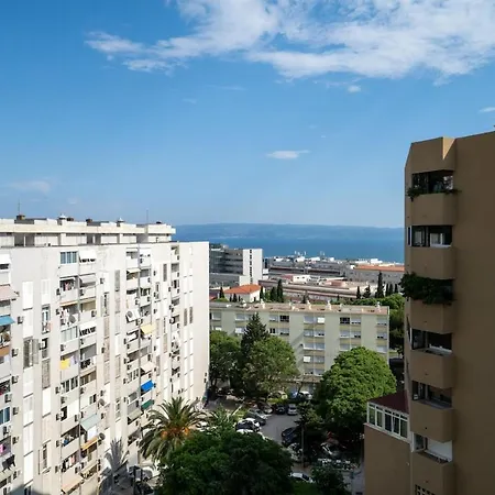 Khaleesi With Sea View Split