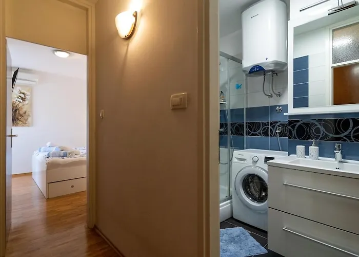 Khaleesi With Sea View *