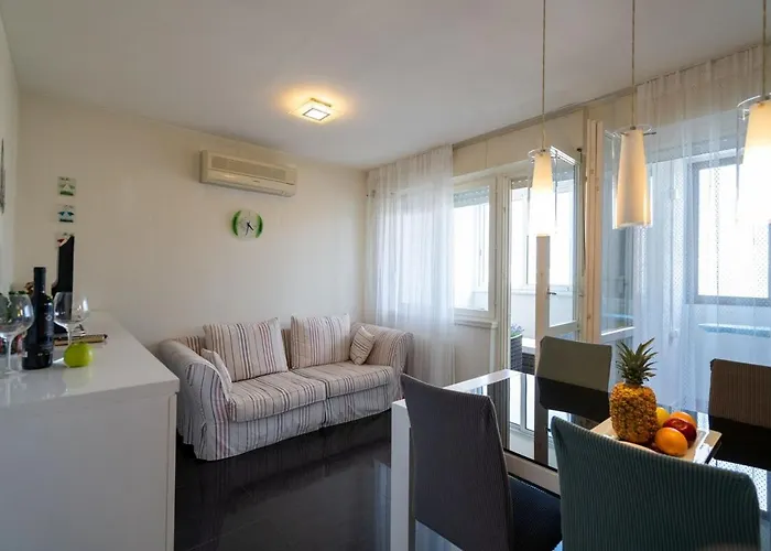 Khaleesi With Sea View Apartment Split