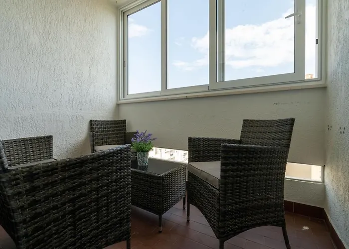 Khaleesi With Sea View *