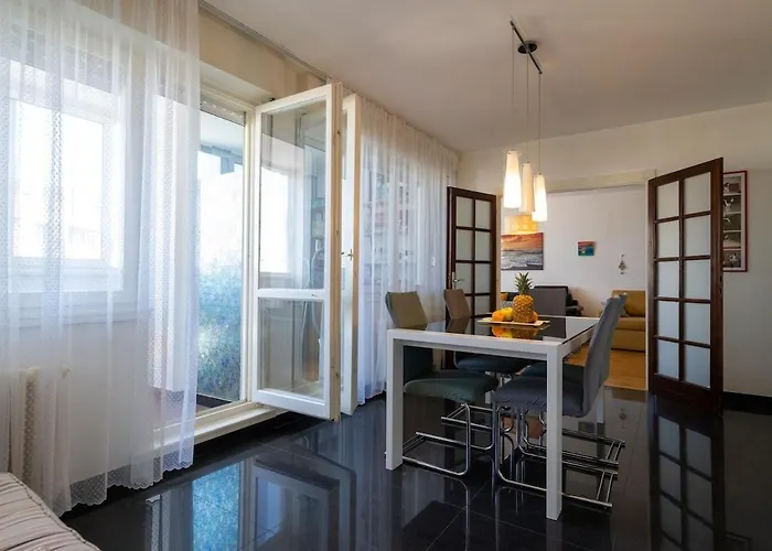 Khaleesi With Sea View Split