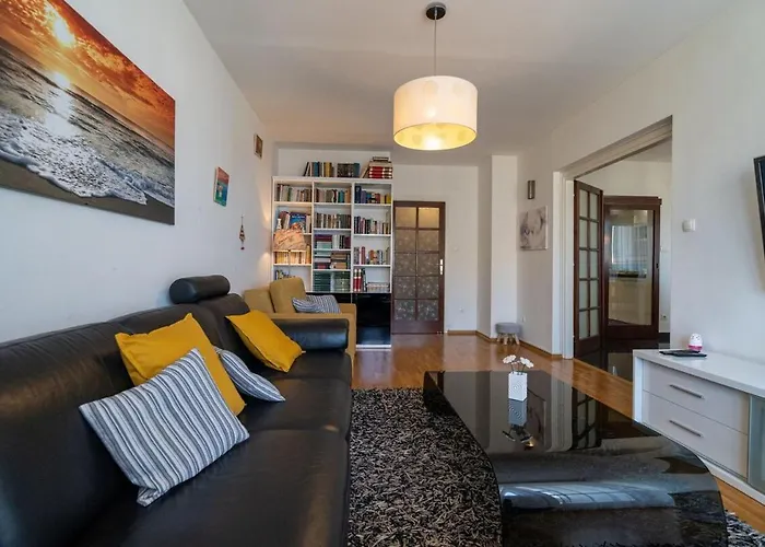 Khaleesi With Sea View *