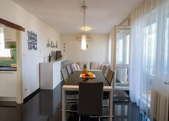 Khaleesi With Sea View Apartment Split